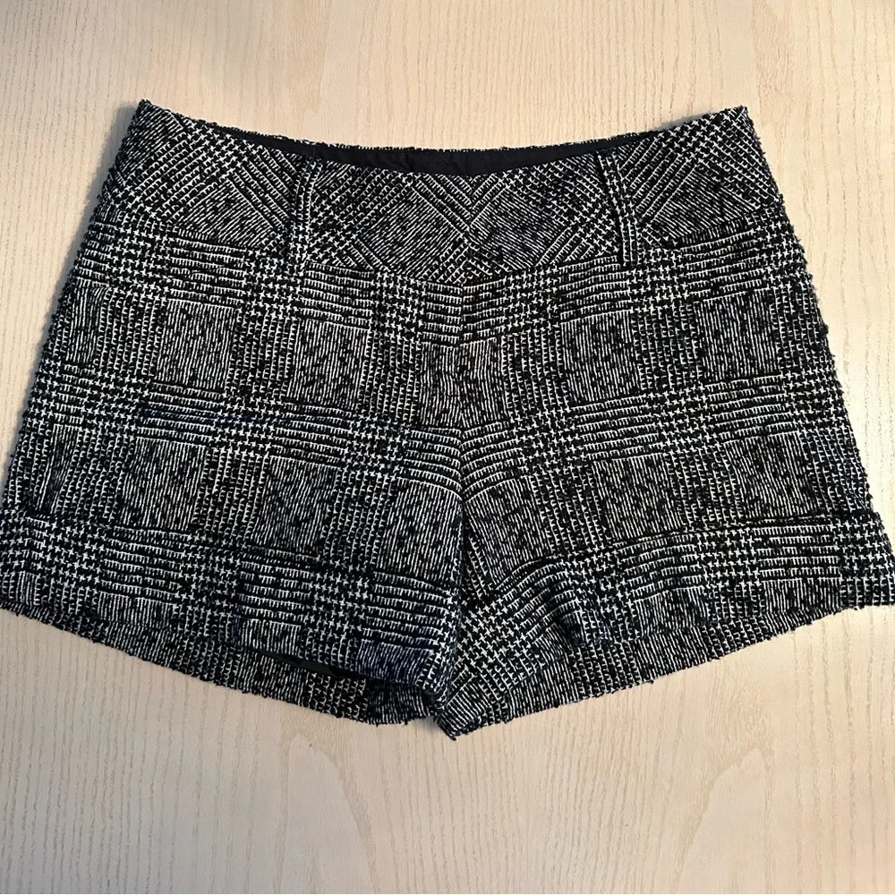 Express Shorts - Picture 1 of 9
